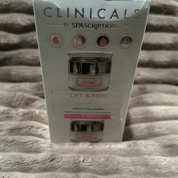 NIB Clinicals by SPAScriptions Lift & Firm Day & Night Cream Set with Collagen. - Picture 1 of 8